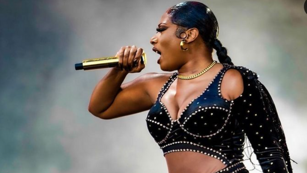 Megan Thee Stallion ricorda la decisione di staccare la madre dal supporto vitale