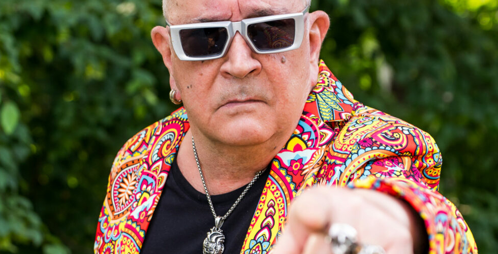 Johnson Righeira: “A 20 anni ero vergine, malinconico e avevo paura di tutto. Il mio sogno? Non fare un ca**o”
