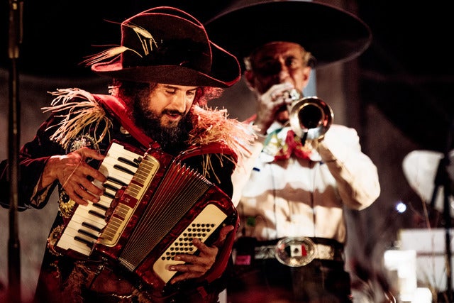 VINICIO CAPOSSELA – 25 anni di canzoni a manovella